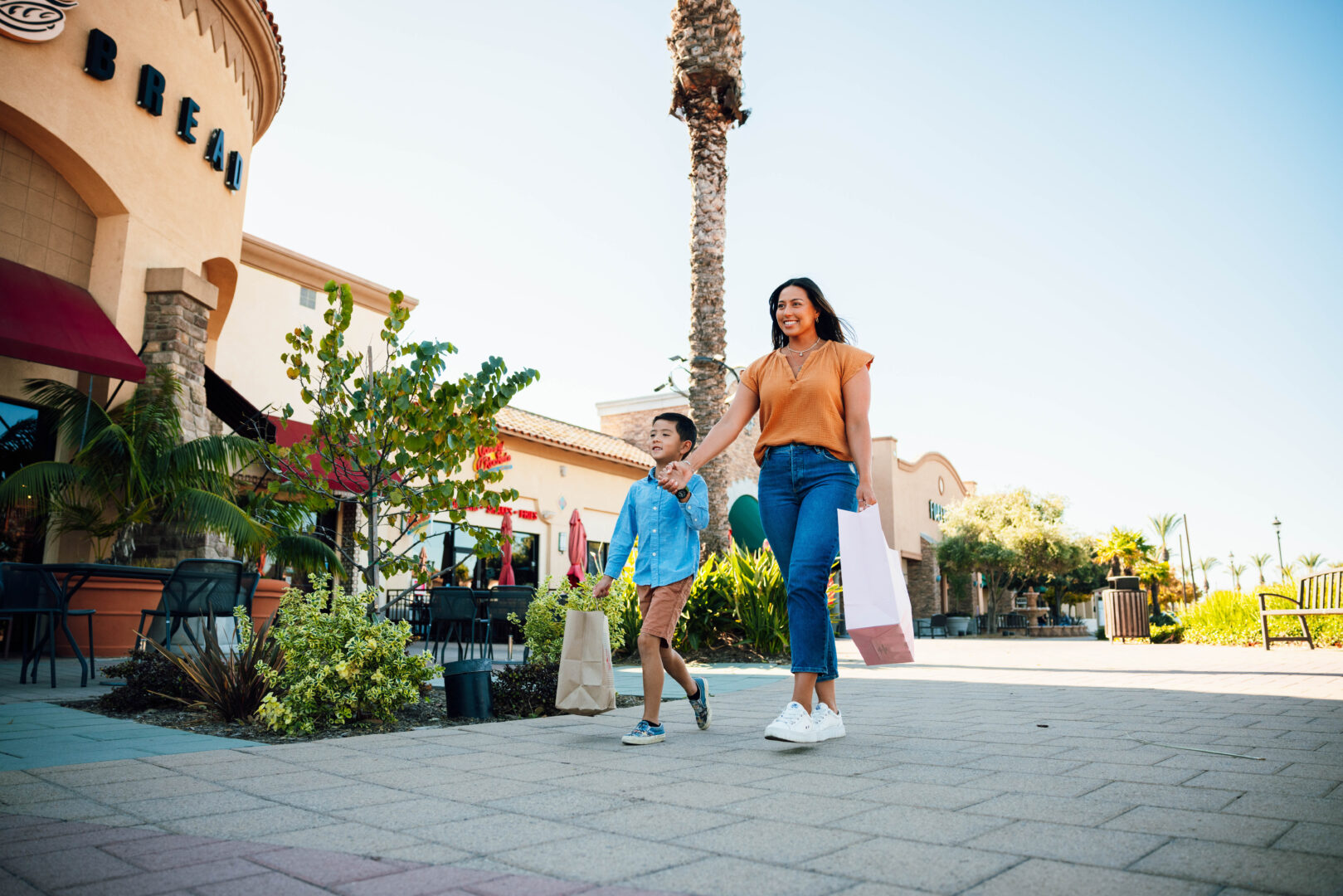 Discover the best shopping destinations at Ventura County Coast.