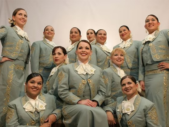 Mariachi Reyna de Los Angeles in Oxnard